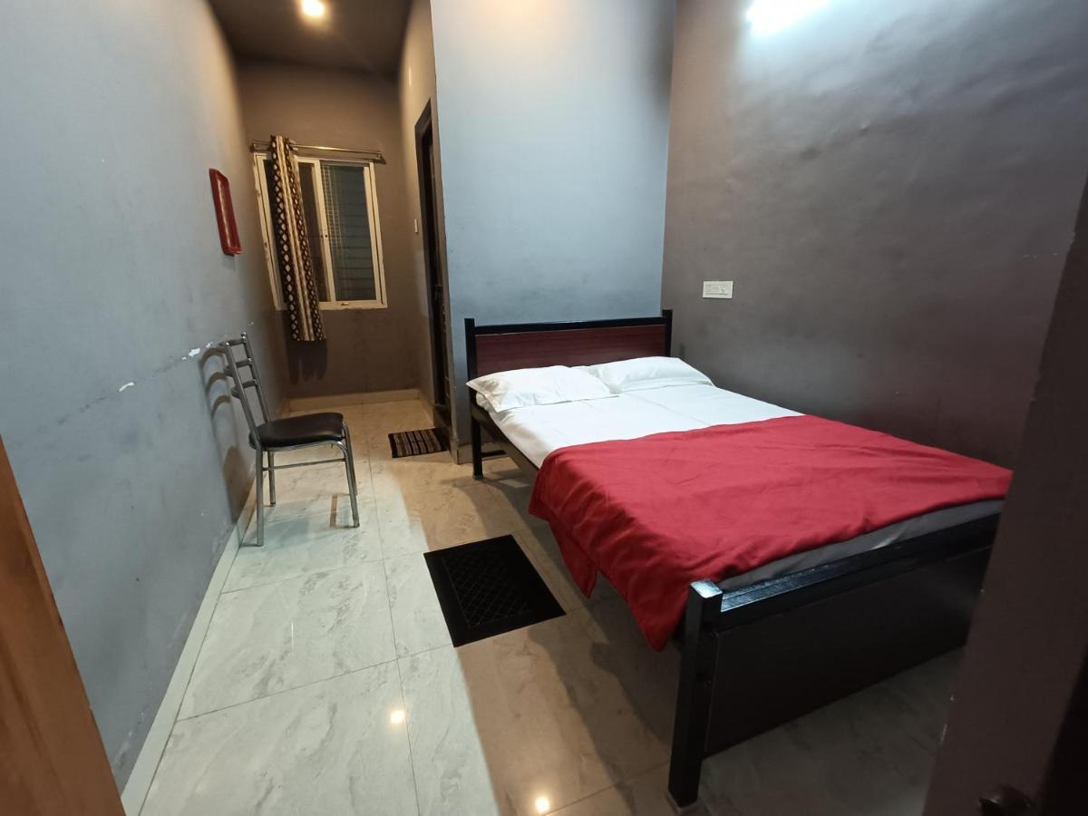 Radhika Lodge Bellary Eksteriør billede